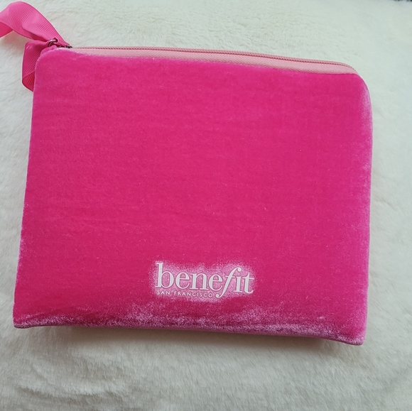 Benefit Cosmetic Bag - Picture 10 of 10